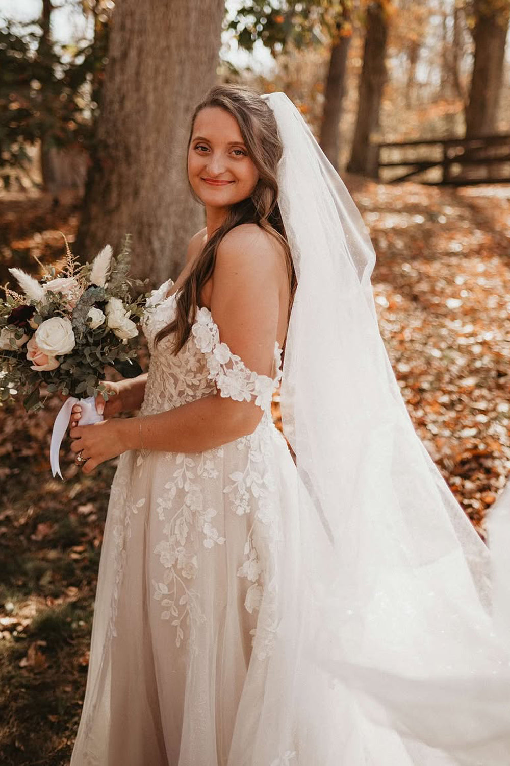 A-Line Off the Shoulder White Tulle Wedding Dresses Gown with Appliques HS818