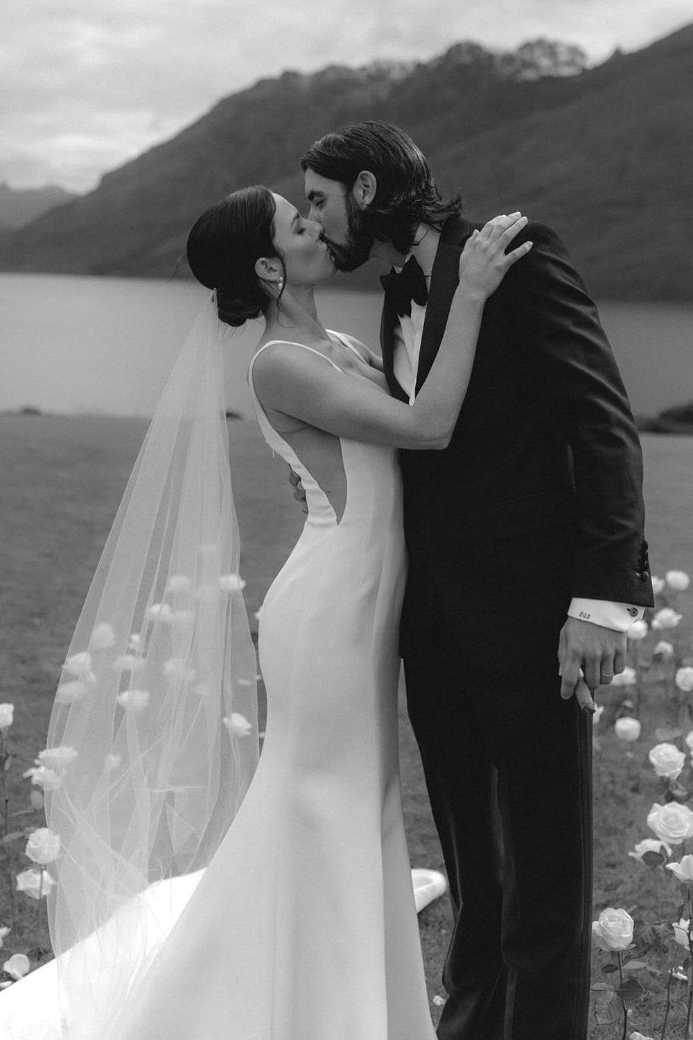 Glamorous Mermaid Squre Neck White Satin Wedding Dresses Gown with Train HS864