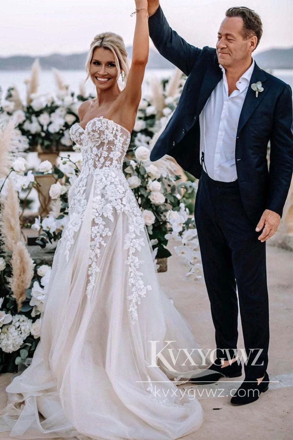 A Line Sweetheart Tulle Wedding Dresses Gown with Appliques HS1046