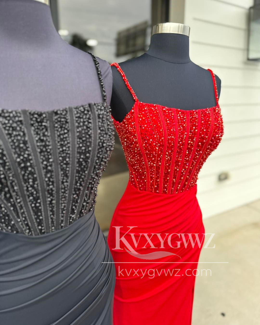 Elegant Red Mermaid Evening Gown Scoop Neck Satin Long Prom Dress with Beading LF1428