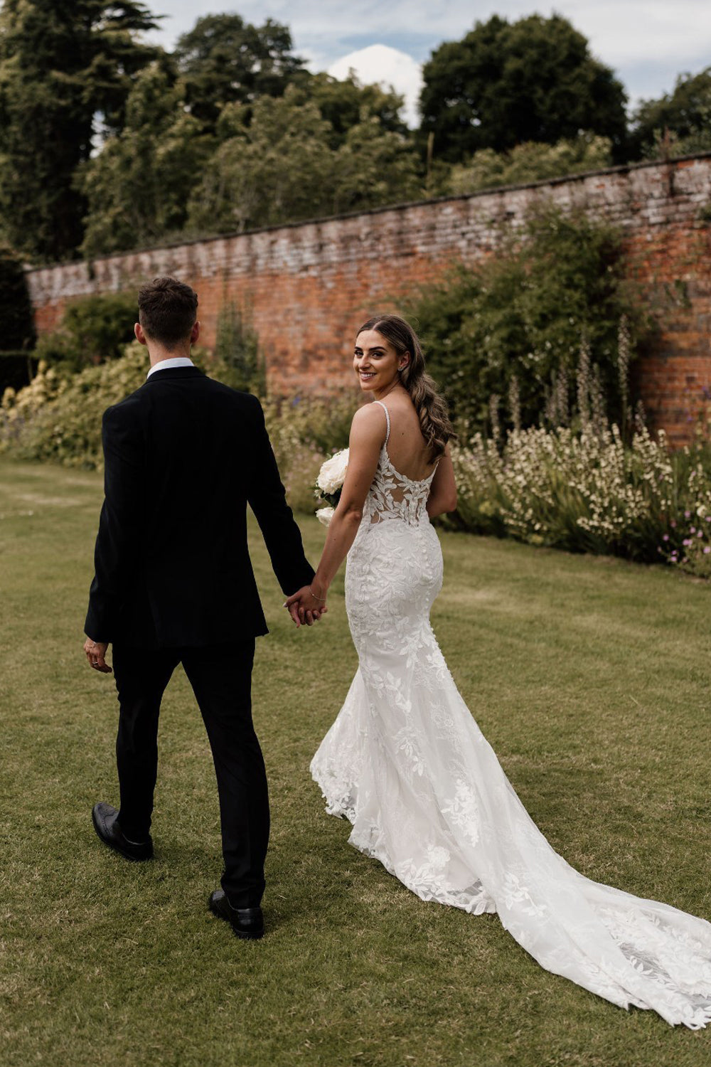 Graceful Mermaid V Neck Lace Beach Wedding Dresses Gown with Appliques HS893