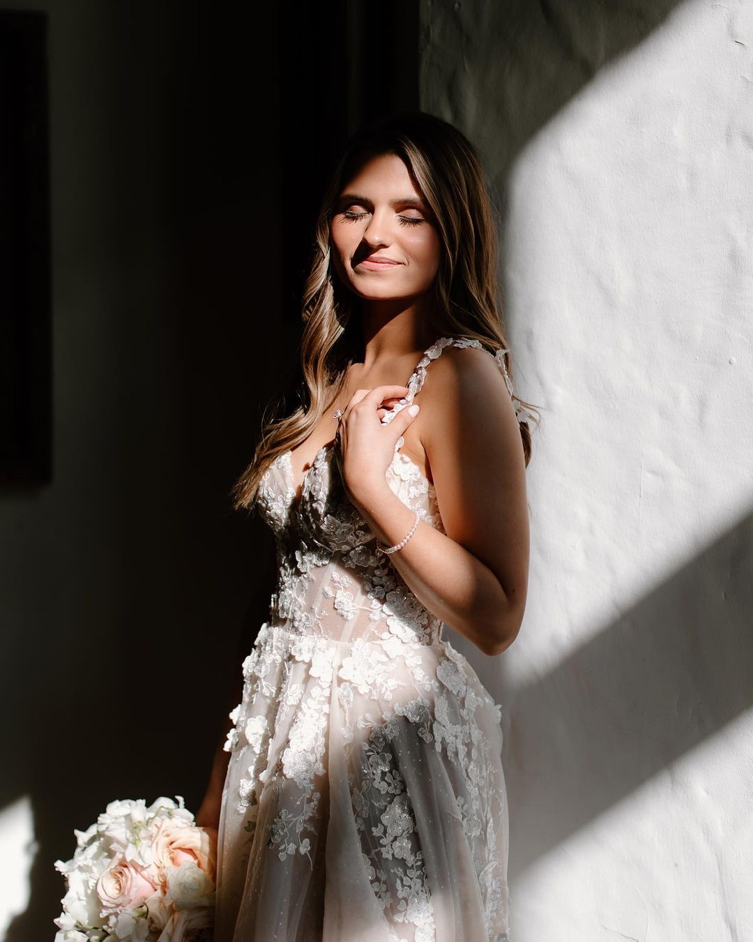 Pastoral Style A Line Sweetheart Tulle Wedding Dresses Gown with Appliques HS956