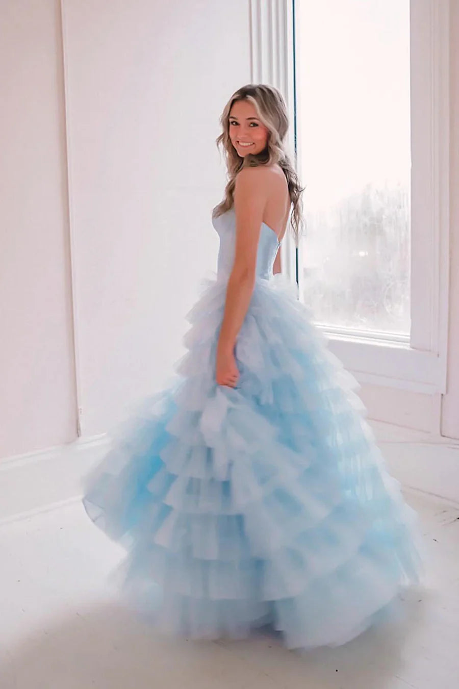 Dazzling Ball Gown Sweetheart Tiered Tulle Prom Dress Gown