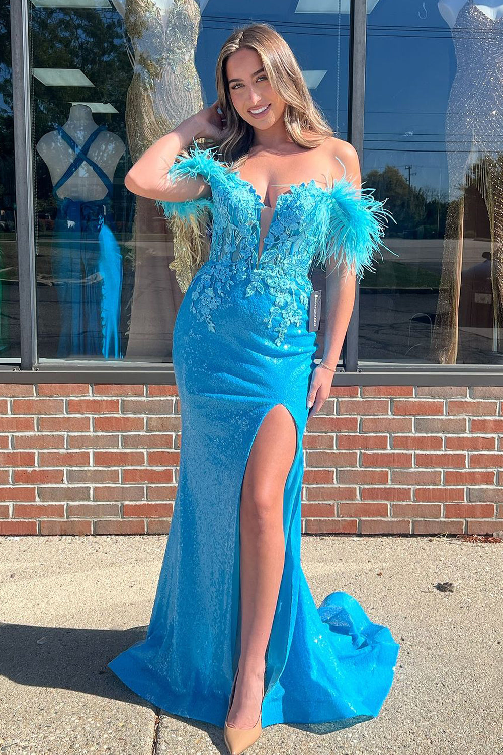 Stunning Mermaid Evening Gown Off the Shoulder Sequins Feather Prom Dress with Appliques LF618