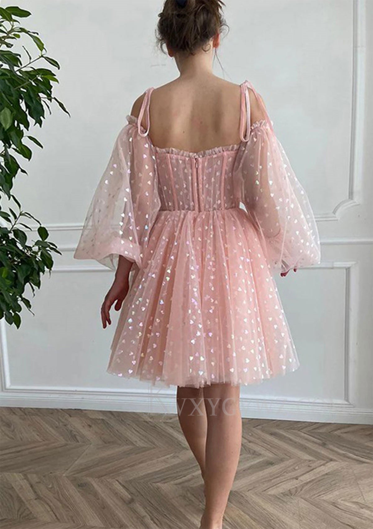 A-line Princess Sweetheart Full/Long Sleeve Short/Mini Tulle Homecoming/Cocktail Dress with Pleated Sequins LF365