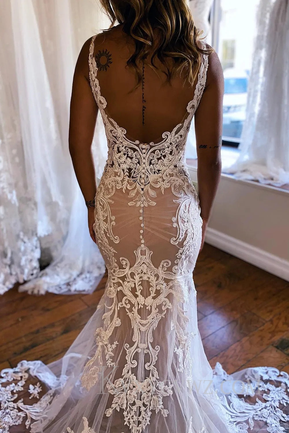 Champagne V-Neck Mermaid Long Lace Wedding Dress HS383