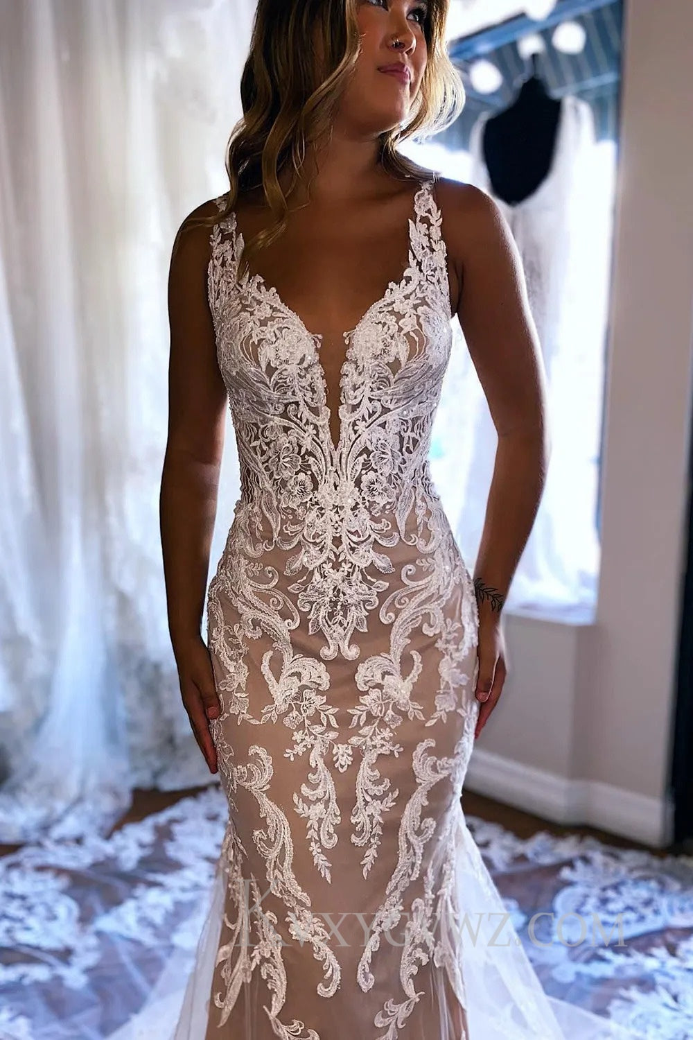 Champagne V-Neck Mermaid Long Lace Wedding Dress HS383