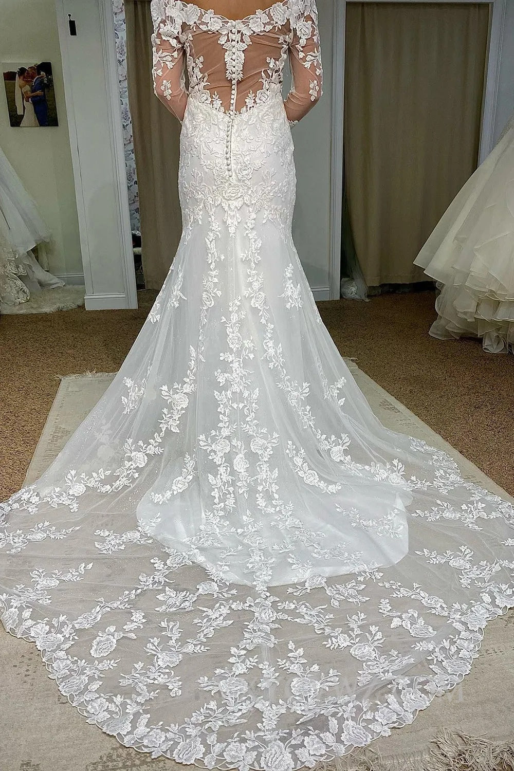 Tulle Mermaid Off The Shoulder White Long Wedding Dress with Appliques HS402