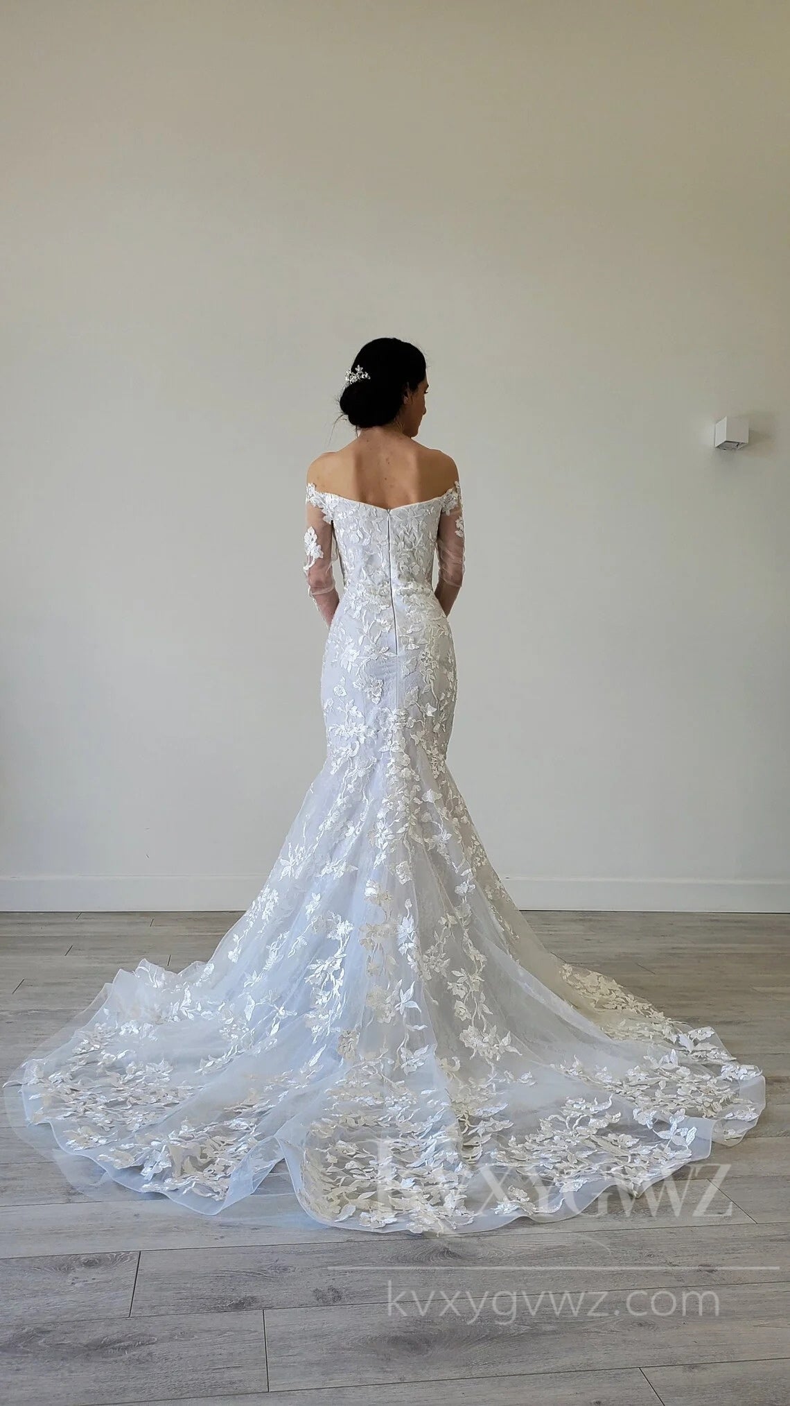 Romantic Off-Shoulder Lace Mermaid Wedding Dress with V-Neck and Train Long Sleeves Bridal Gown HS439