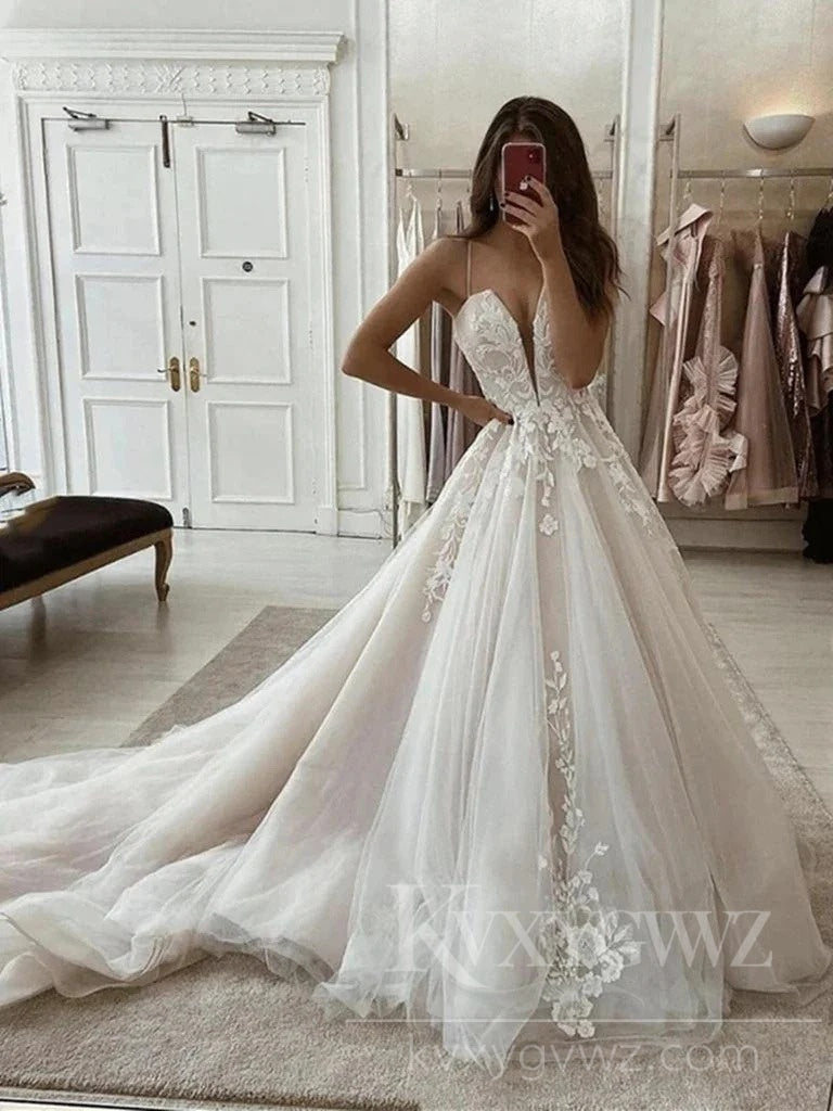 Delicate Lace and Tulle V-Neck Wedding Dress with Floral Applique Bridal Gown HS442