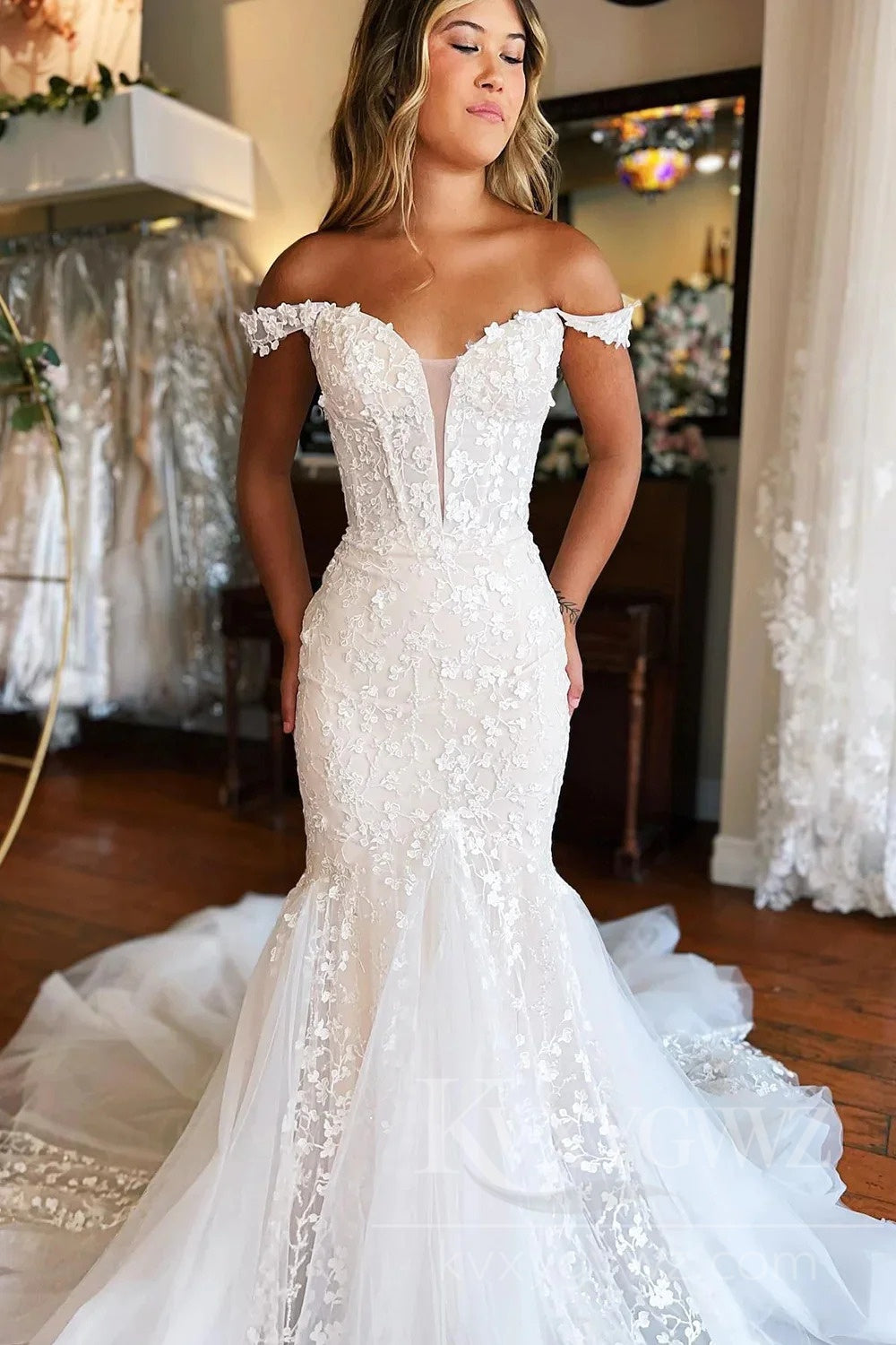 Off-Shoulder Lace Wedding Dress with Mermaid Silhouette Bridal Gown HS444