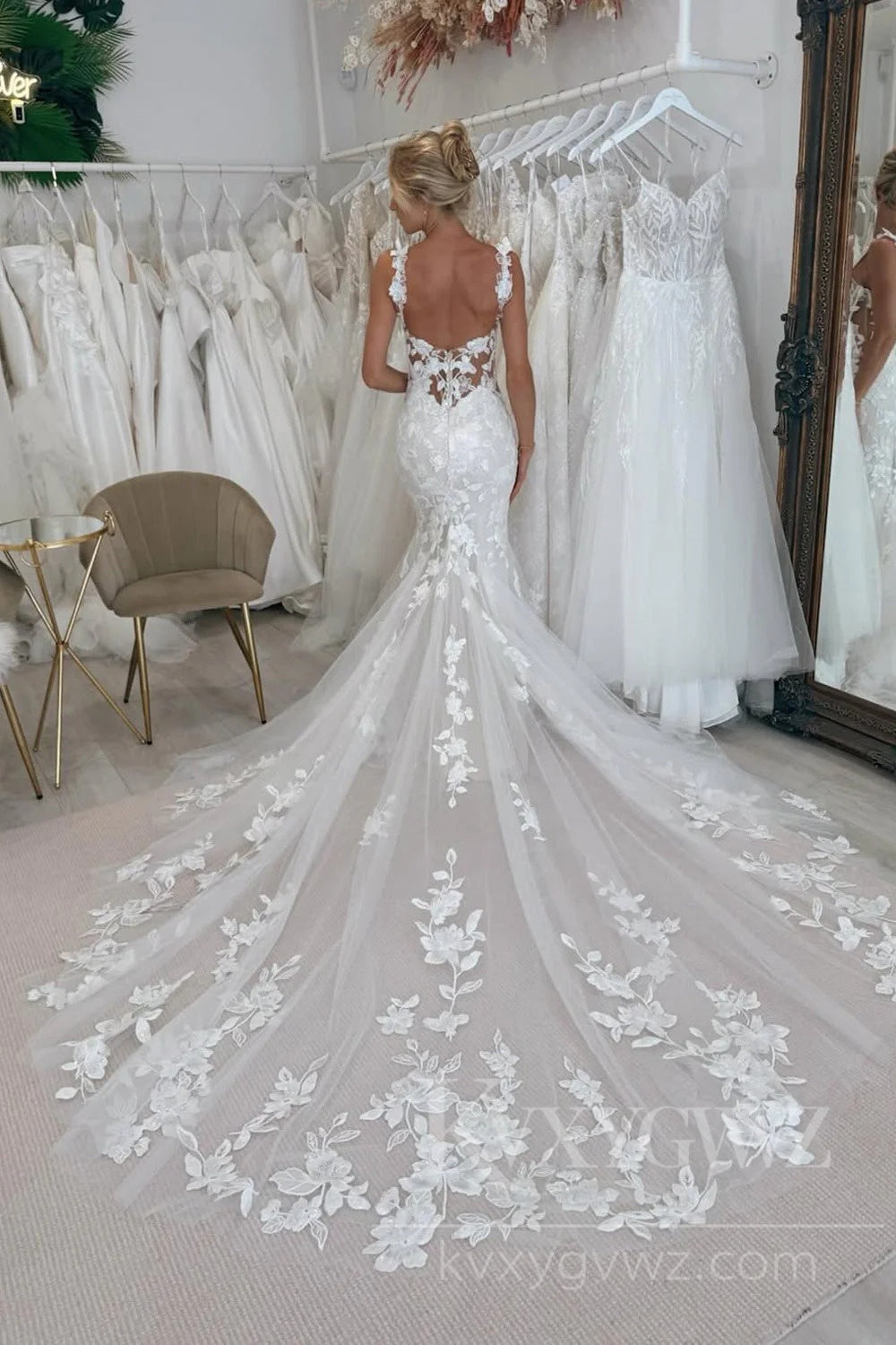 Lace Spaghetti Strap Mermaid Wedding Dress with Train Elegant Sweep Train Bridal Gown HS458