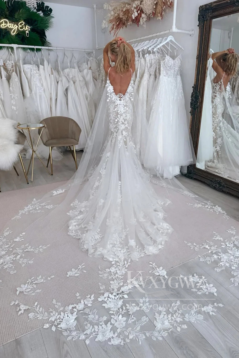 Sexy V-Neck Lace Mermaid Wedding Dress with Spaghetti Straps Bridal Gown HS478