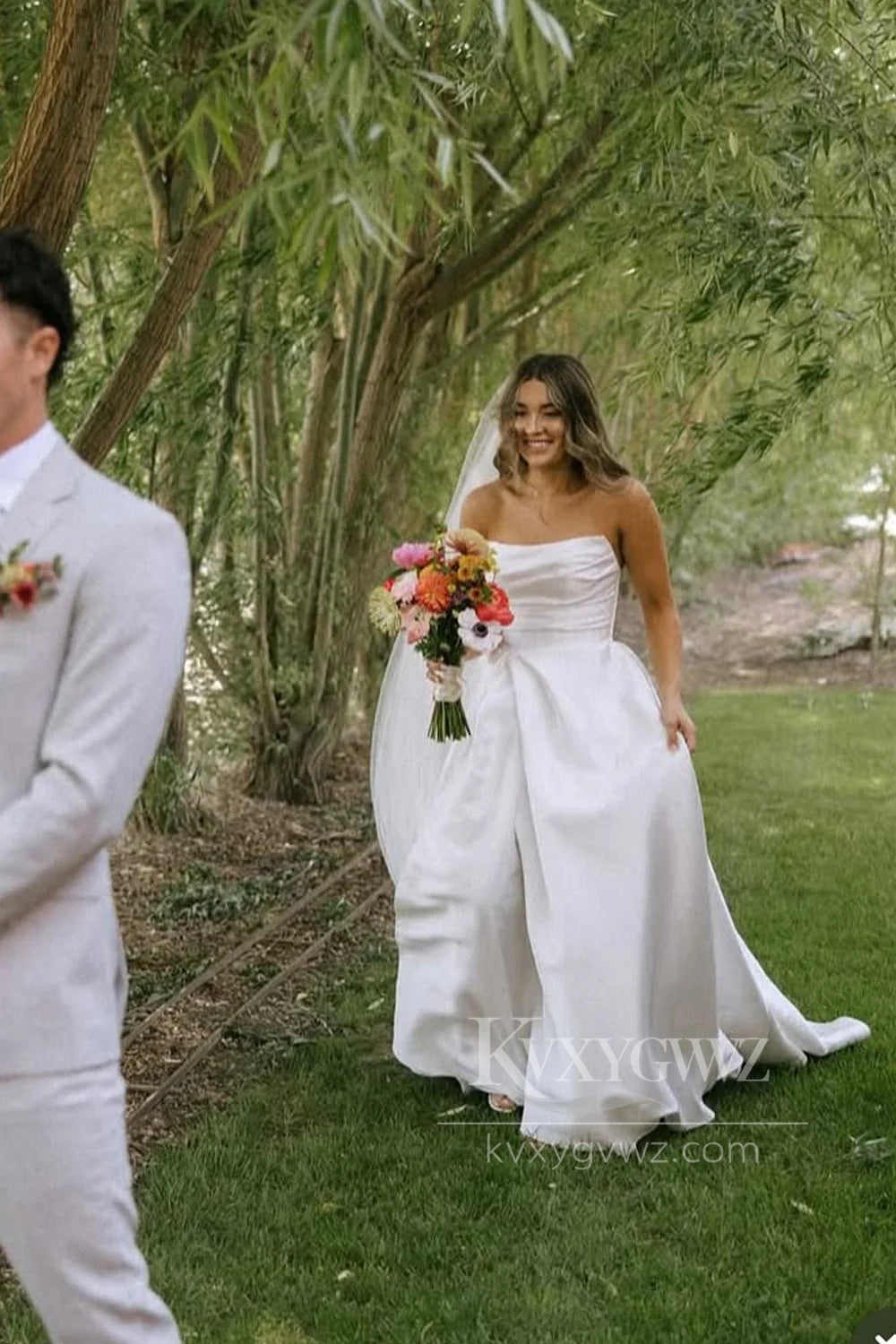Elegant Strapless Satin Wedding Dress with High Slit Bridal Gown HS483