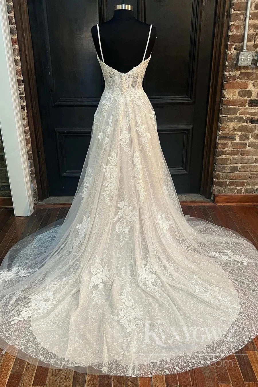 Exquisite Lace Wedding Dress Spaghetti Strap Sweep Train Bridal Gown HS491
