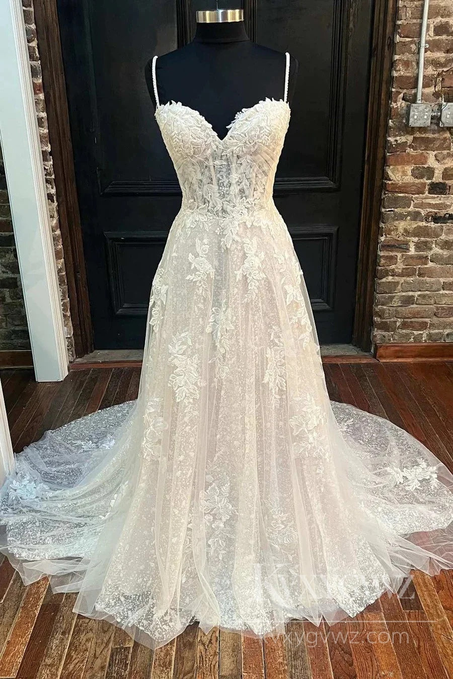 Exquisite Lace Wedding Dress Spaghetti Strap Sweep Train Bridal Gown HS491
