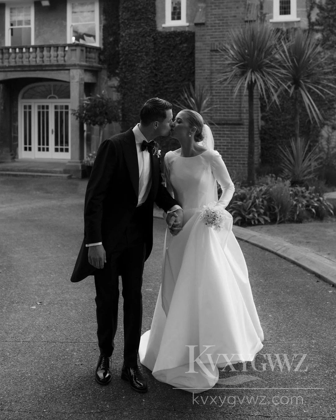Elegant Long-Sleeves Satin Wedding Dress Sweep Train Bridal Gown HS494