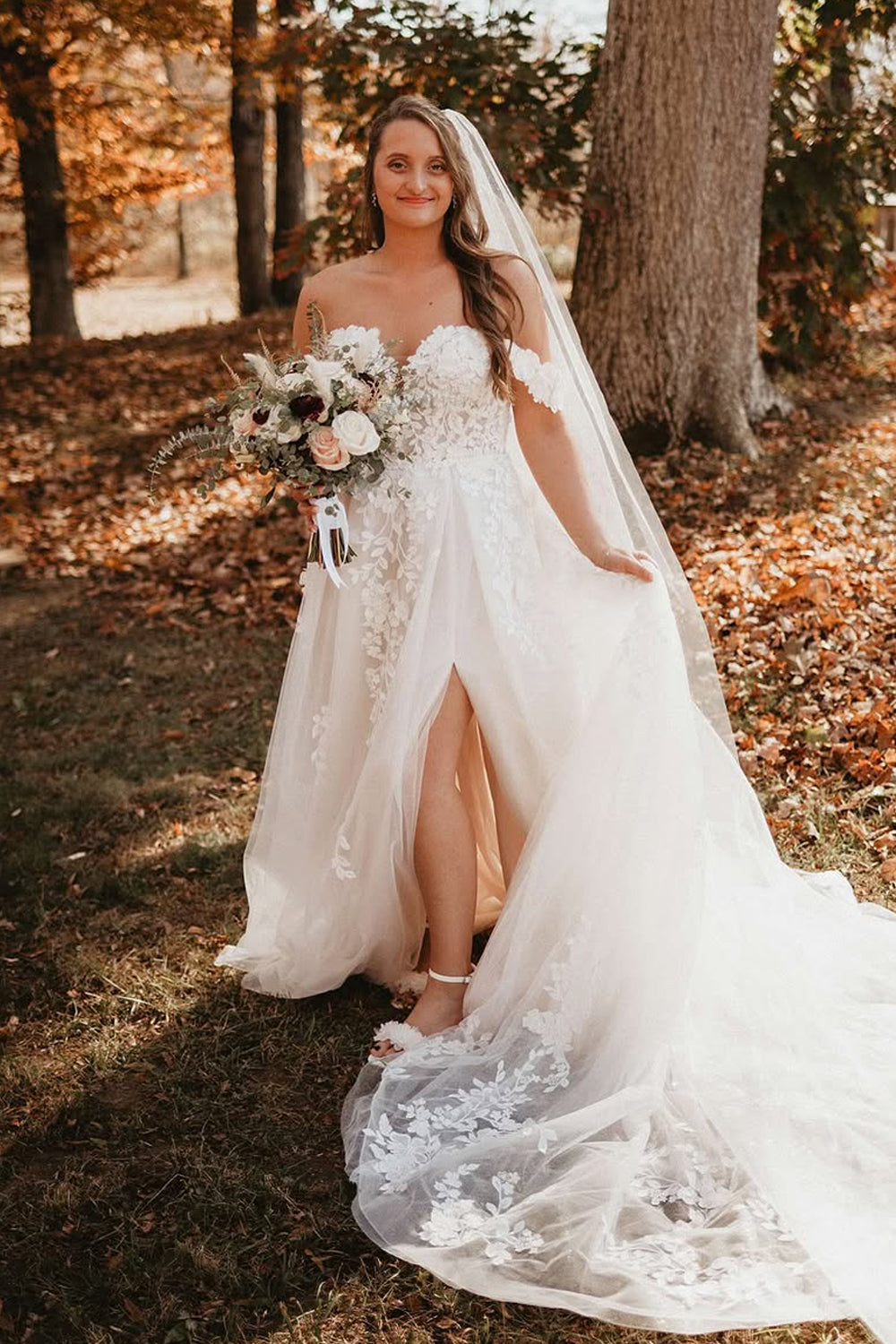 A-Line Off the Shoulder White Tulle Wedding Dresses Gown with Appliques HS818