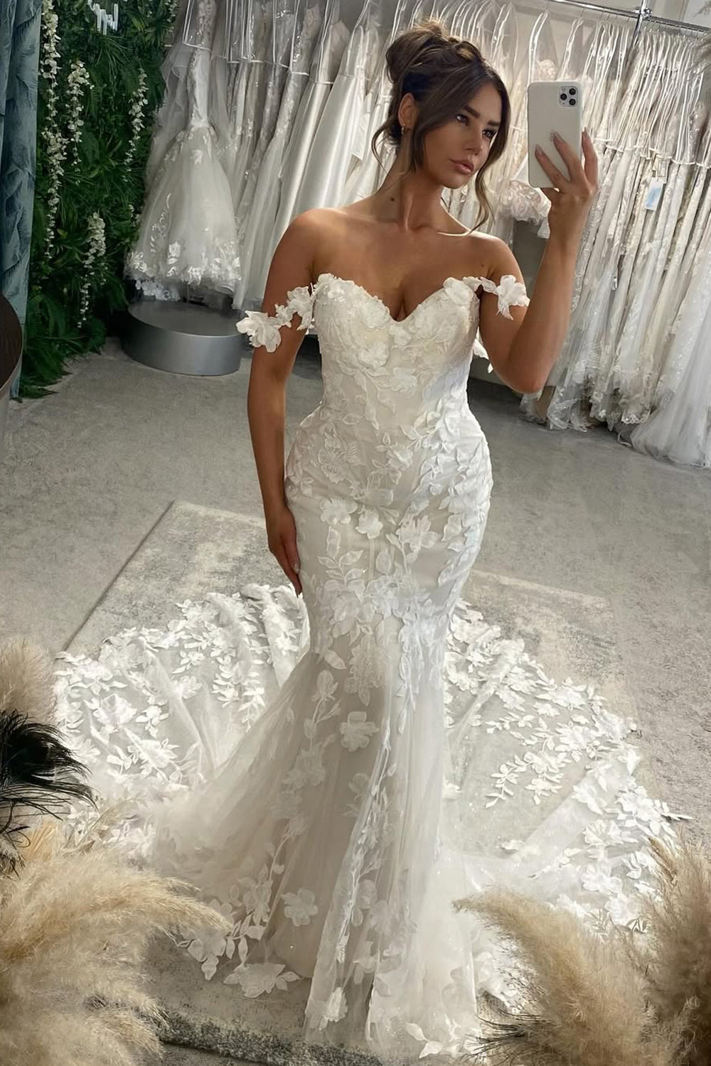 Luxurious Mermaid V Neck Lace Long Wedding Dresses Gown with Appliques HS802