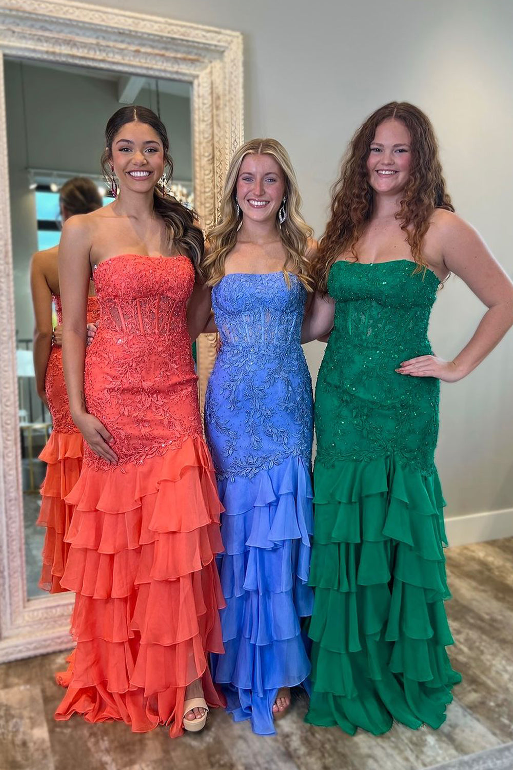 Stunging Sheath Scoop Neck Chiffon Tiered Slit Prom Dress Gown with Appliques LF1287