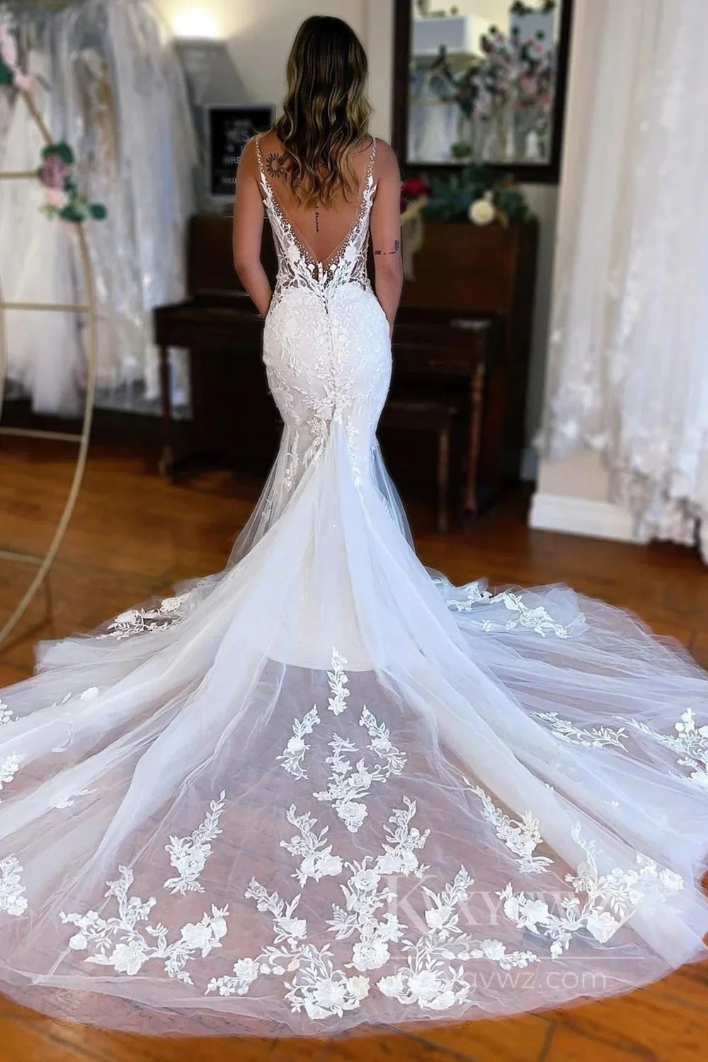 Enchanting V-Neck Lace Mermaid Wedding Dress with Dramatic Chapel Train Bridal Gown HS554