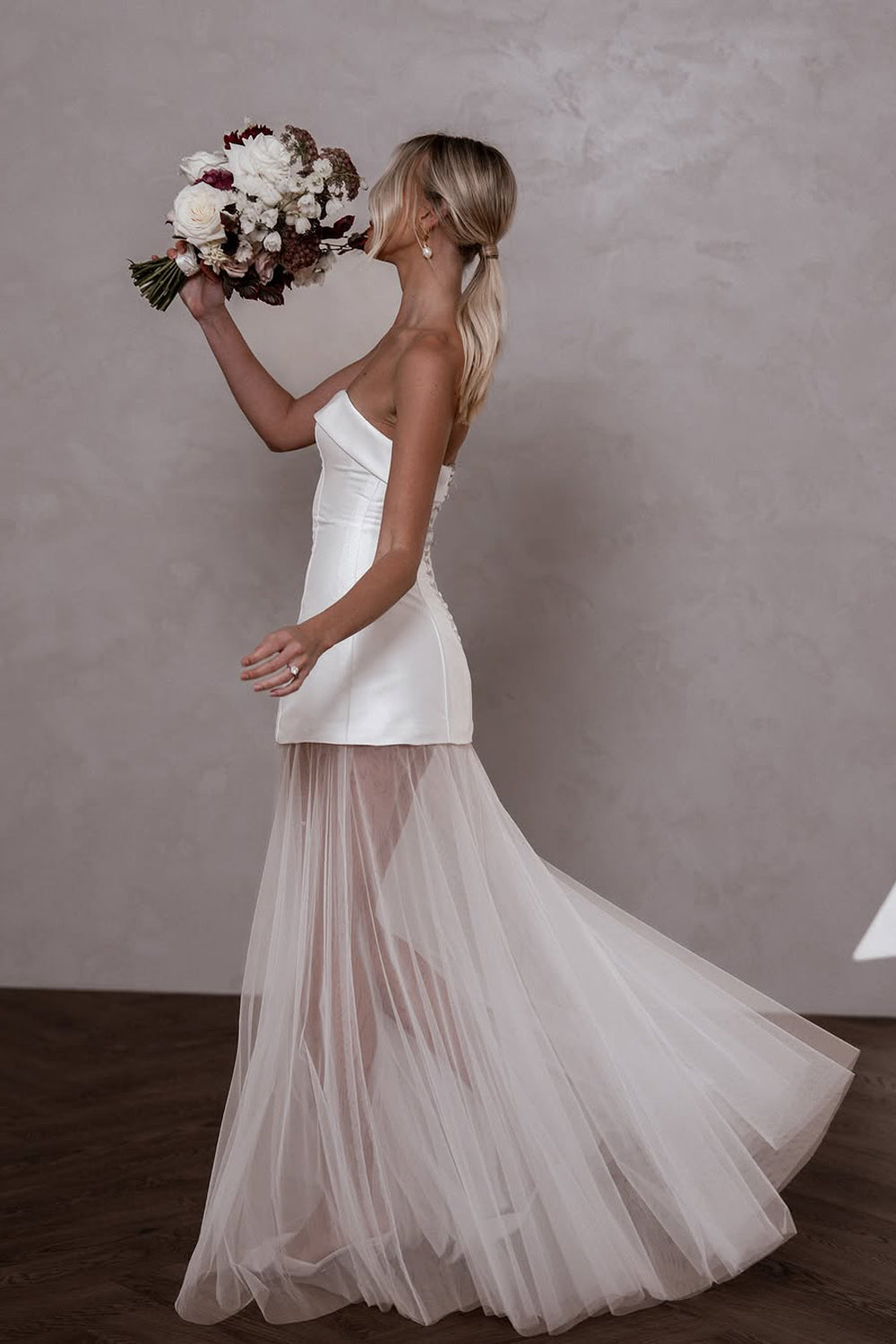 Modern Sheath Strapless Satin Short Wedding Dresses Gown with Lace HS876