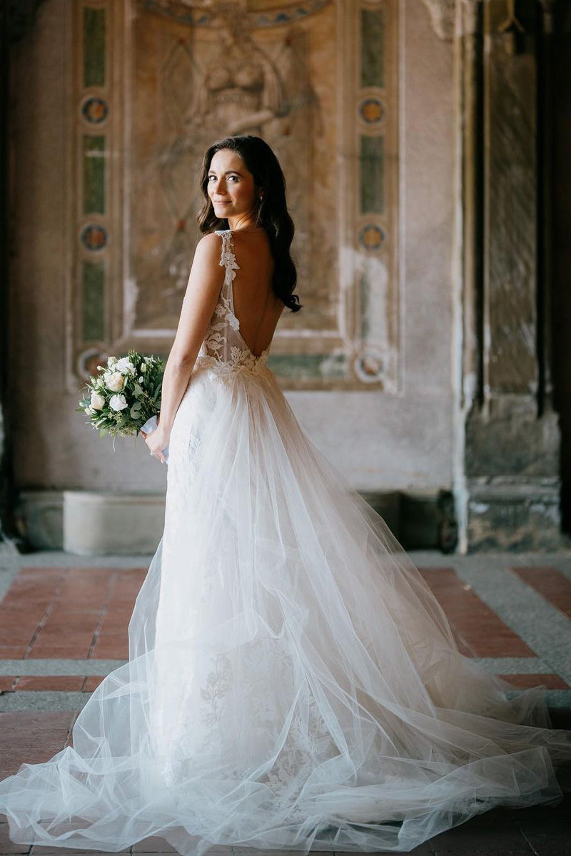 Beautiful A-Line Scoop Neck White Tulle Wedding Dresses Gown with Appliques HS738