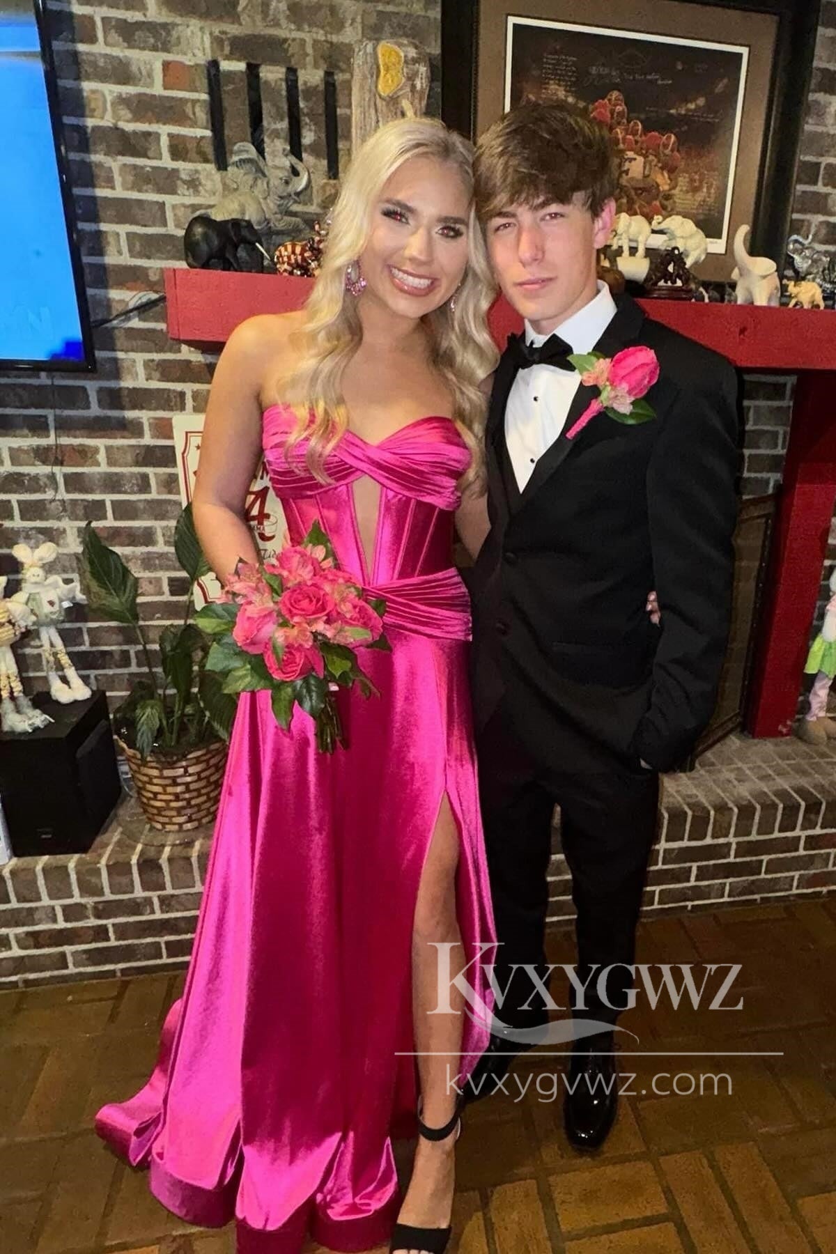 Stunning A Line Sweetheart Evening Gown Keyhole Burgundy Satin Slit Prom Dress LF594