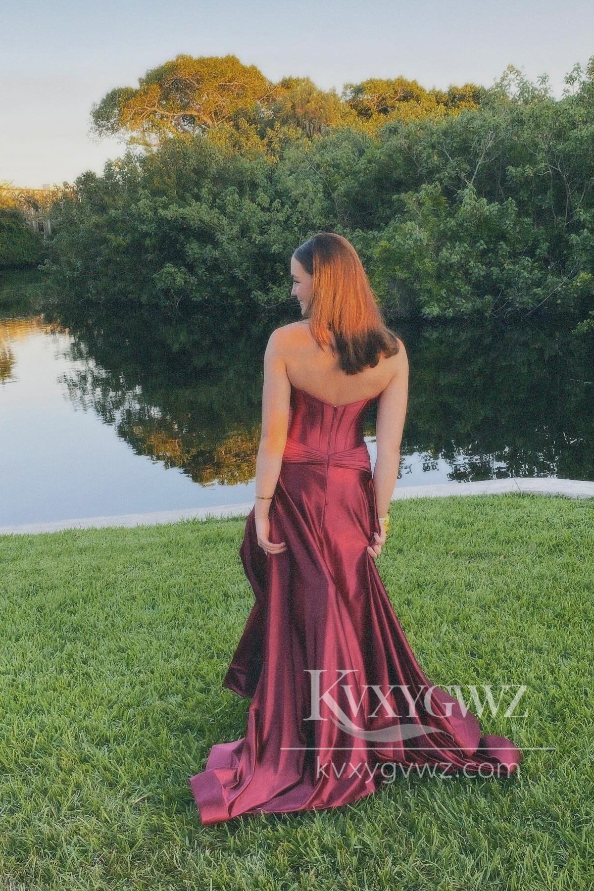 Stunning A Line Sweetheart Evening Gown Keyhole Burgundy Satin Slit Prom Dress LF594