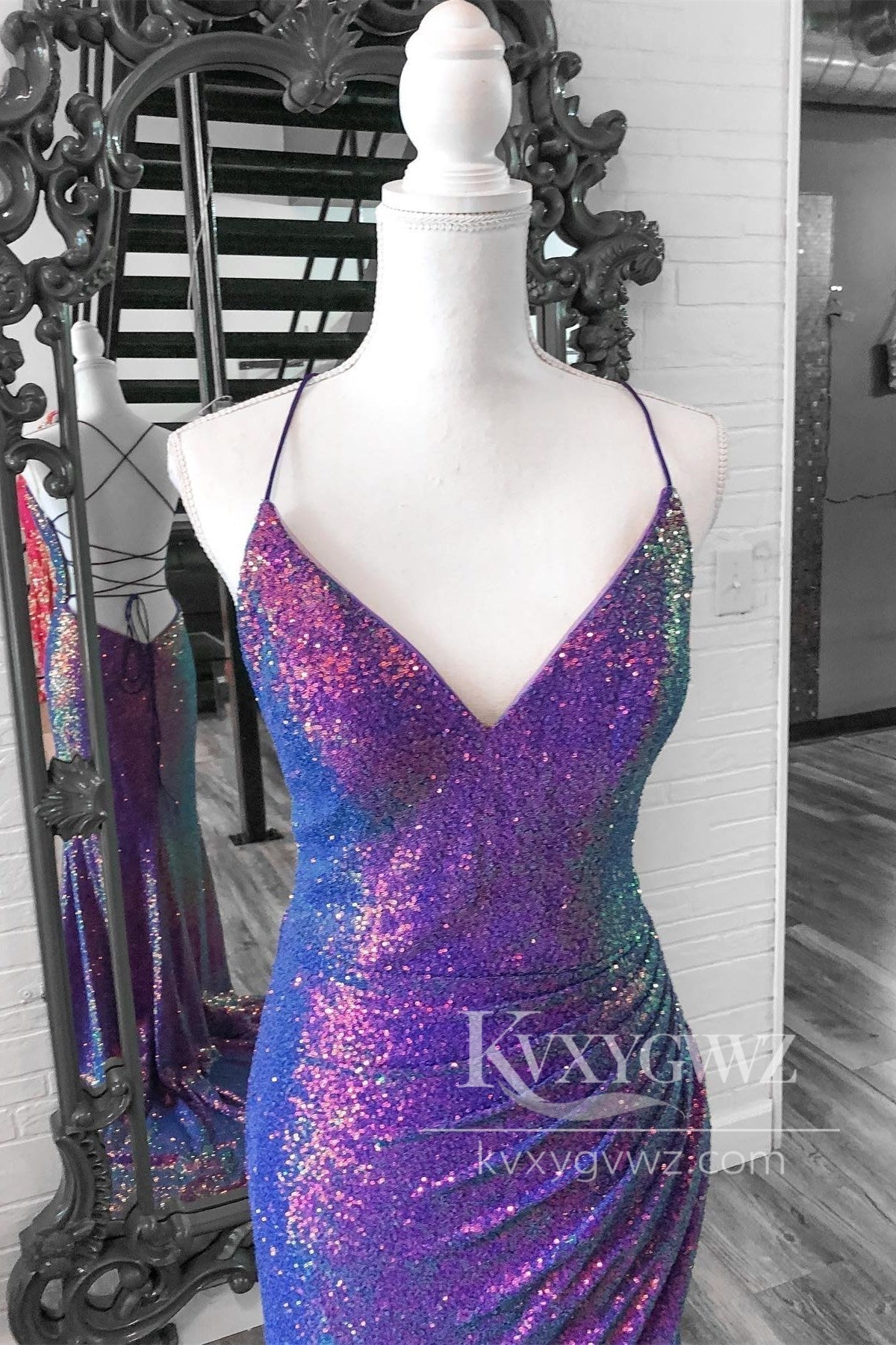 Chic Conspicuous Mermaid Evening Gown Purple Sequins V Neck Long Prom Dress with Slit LF595