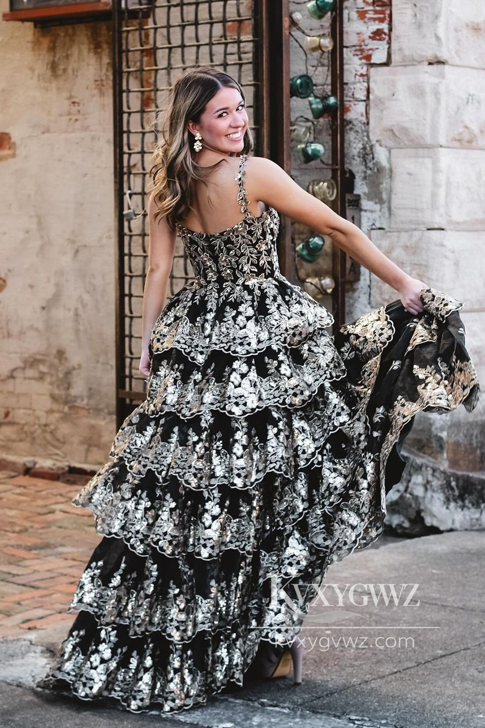 Dazzling Ball Gown Sweetheart Gold Evening Gown Sequins Appliques Prom Dress with Slit LF638
