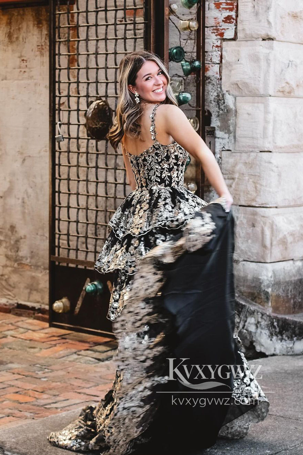 Dazzling Ball Gown Sweetheart Gold Evening Gown Sequins Appliques Prom Dress with Slit LF638