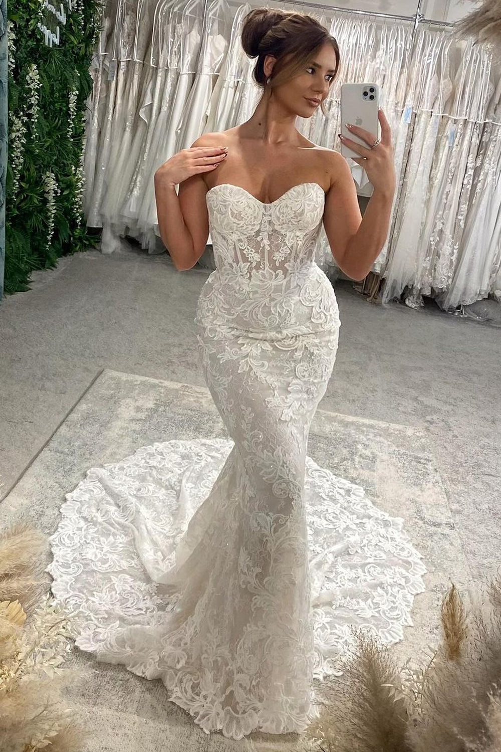 Graceful Mermaid Vintage Lace Long Wedding Dresses Gown with Ruffled Sleeves HS951