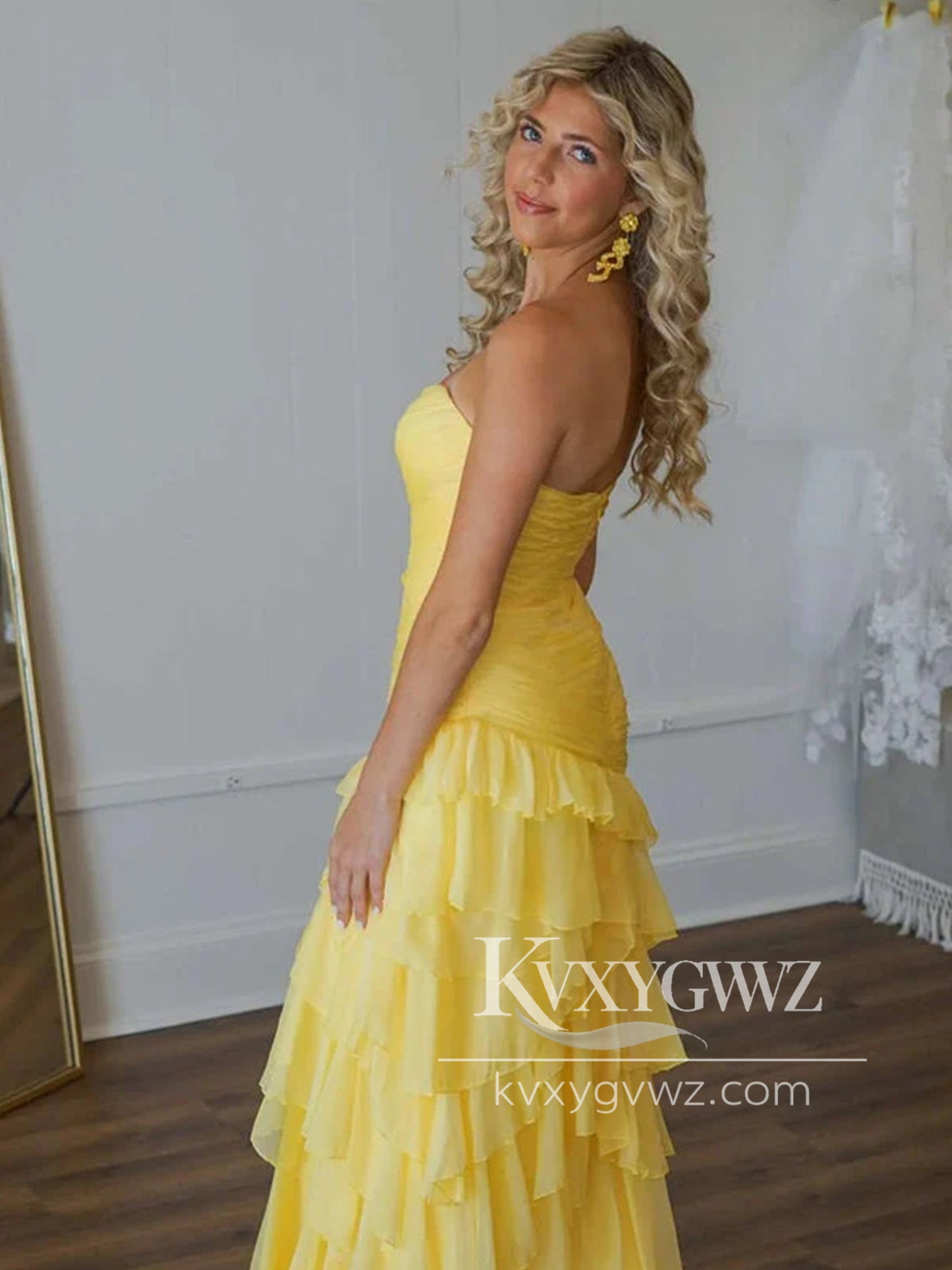 Stunning Sweetheart Evening Gown Yellow Ruffles Chiffon Prom Dress with Slit LF653
