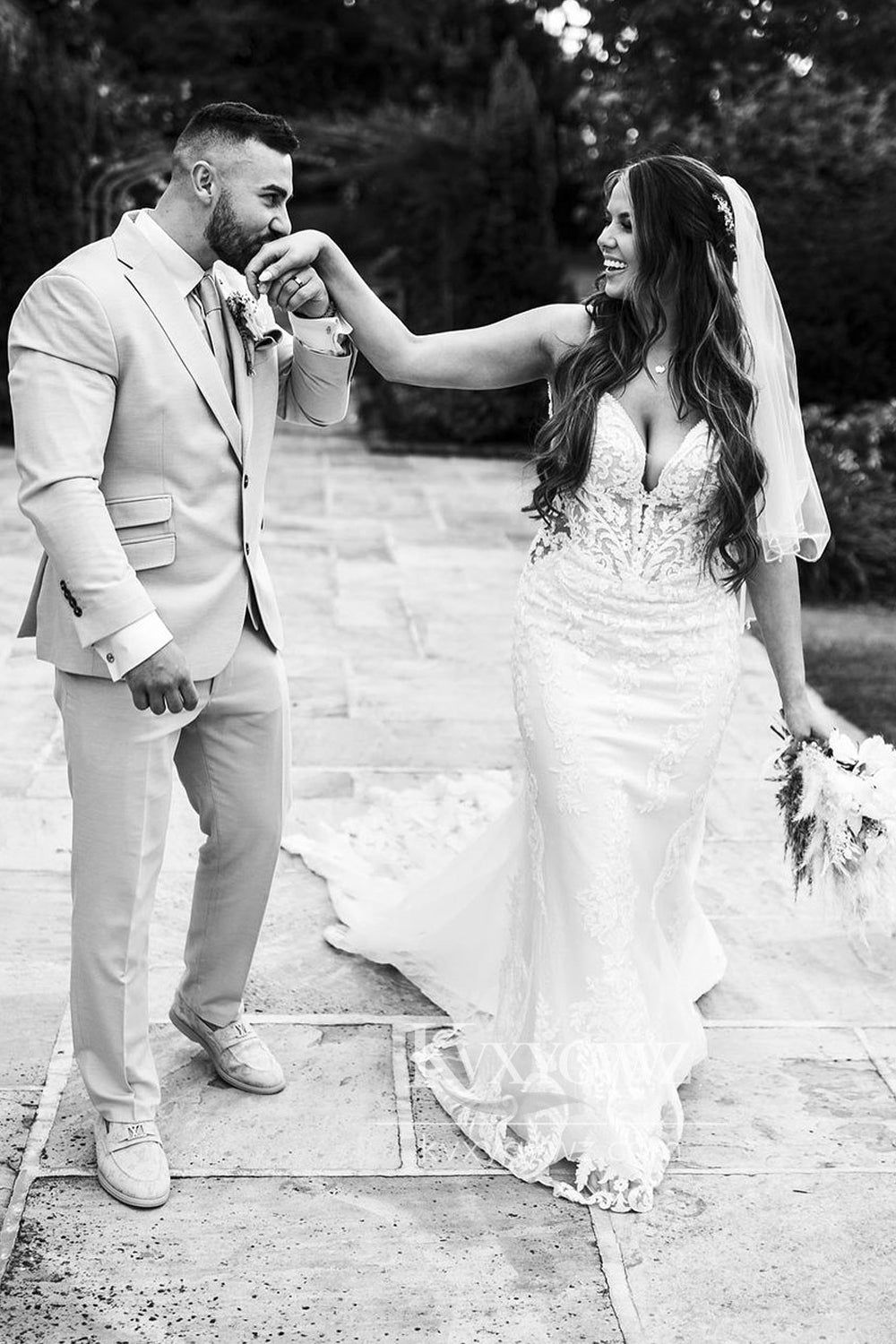 Glamorous Mermaid Spaghetti Strap V Neck Lace Wedding Dresses Gown with Appliques HS670