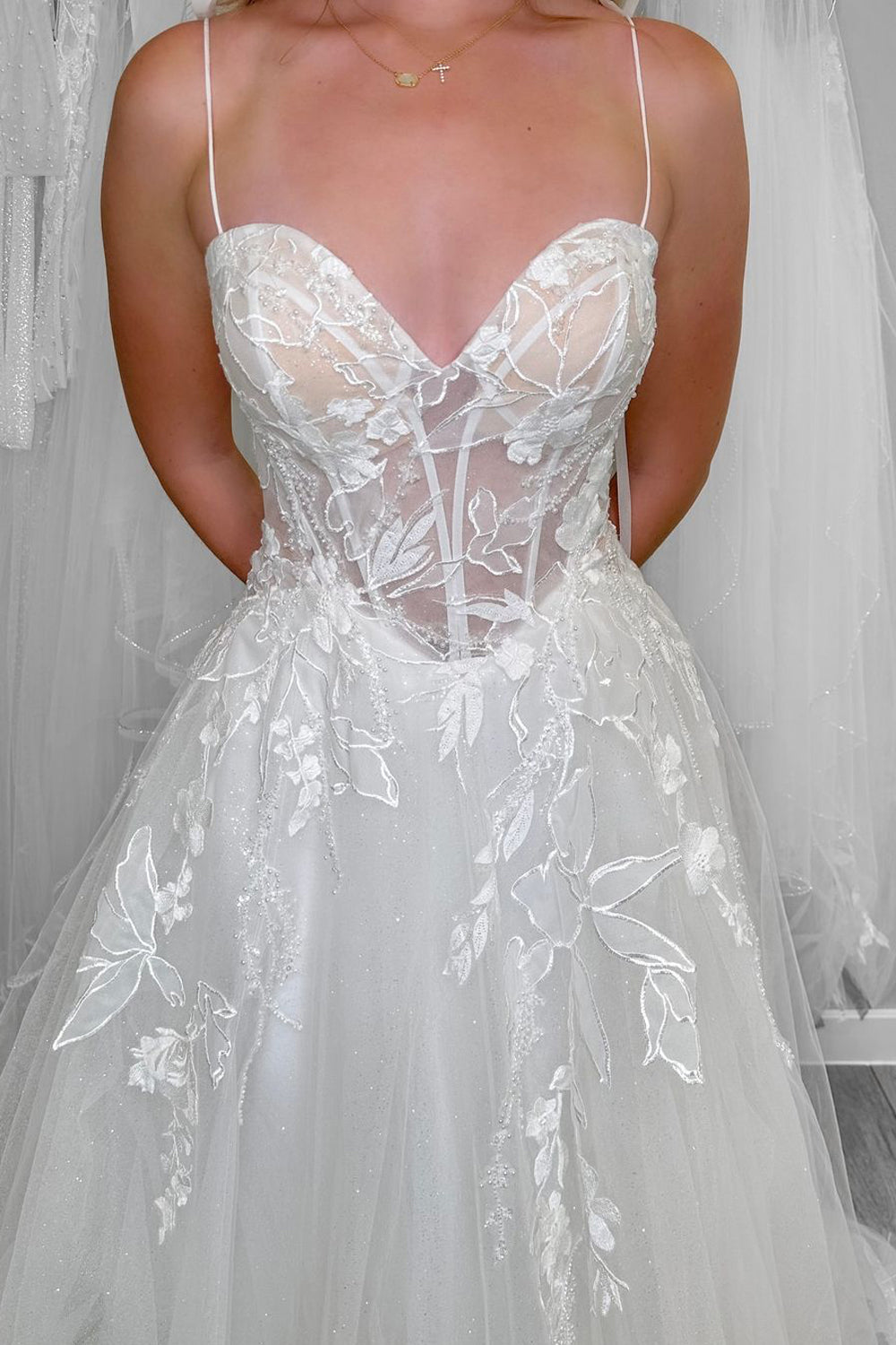 Pastoral Style A Line Sweetheart Tulle Bridal Dresses with Appliques HS863
