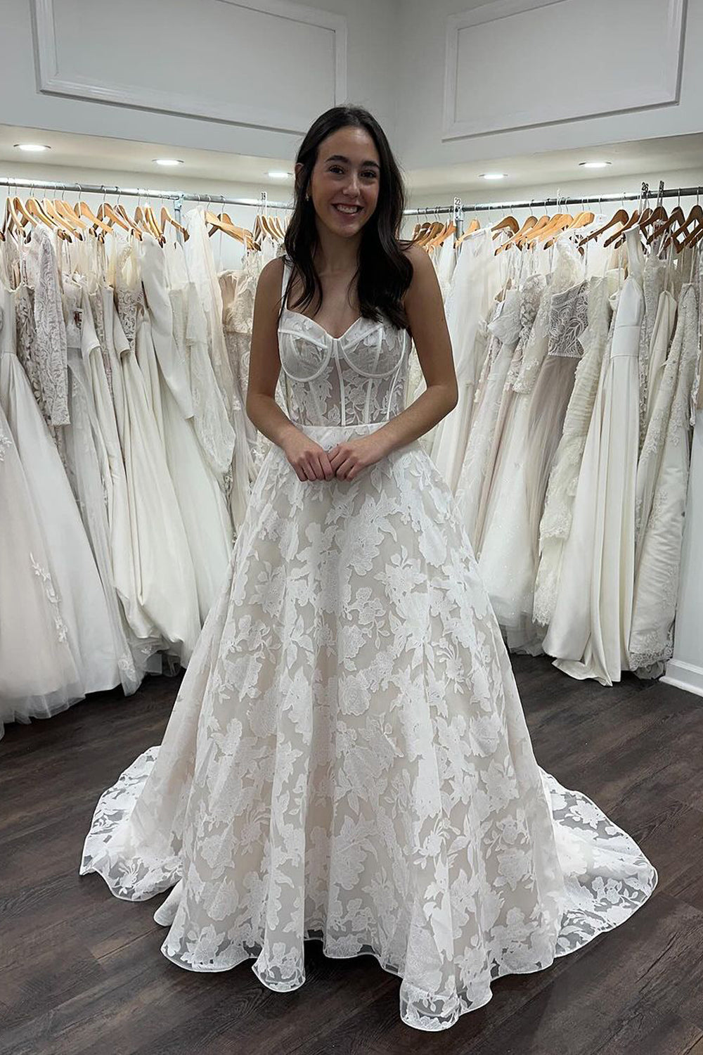 Dazzling Ball Gown Sweethearth Organza Lace Wedding Dresses Gown HS883