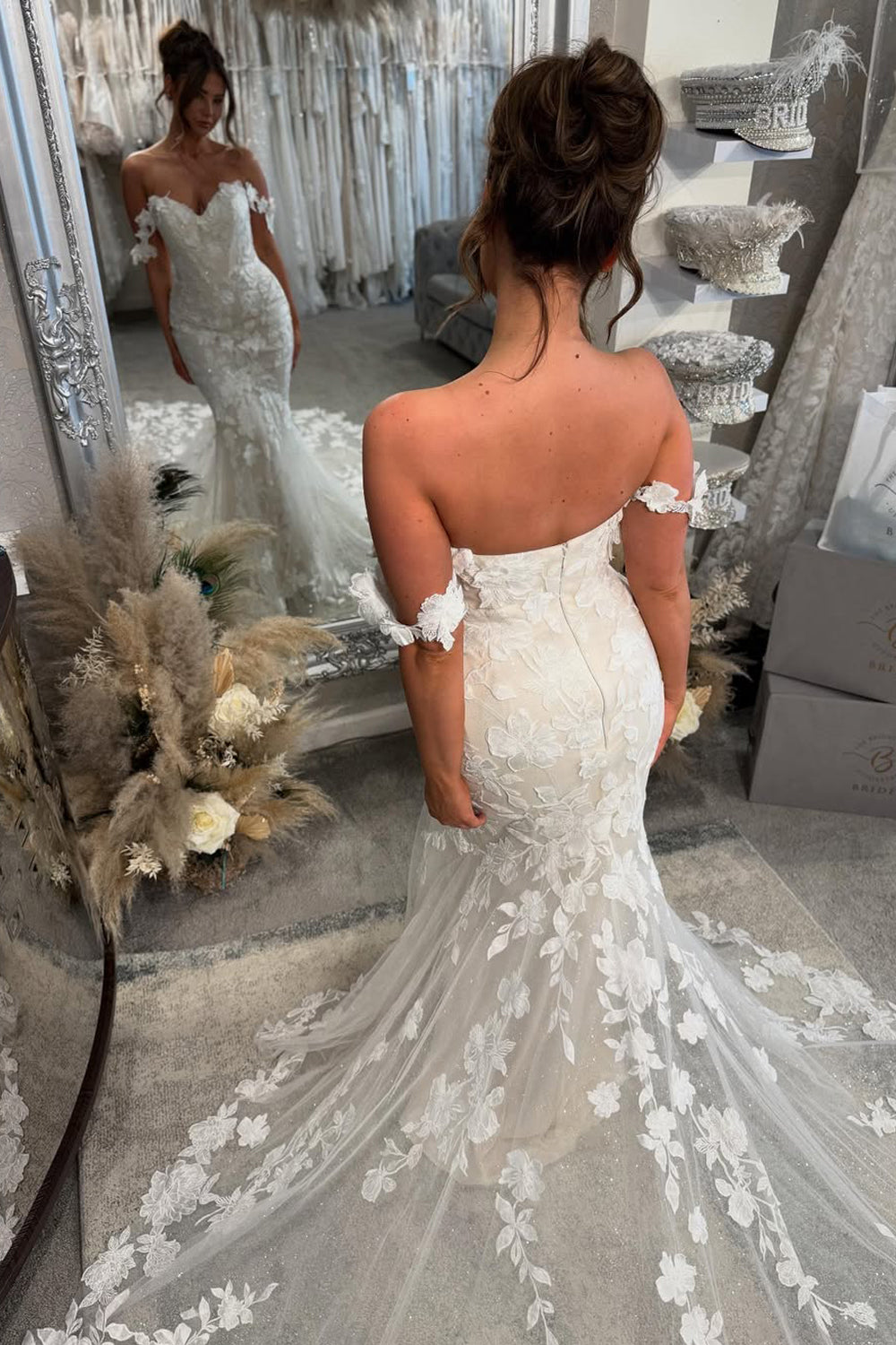 Luxurious Mermaid V Neck Lace Long Wedding Dresses Gown with Appliques HS802