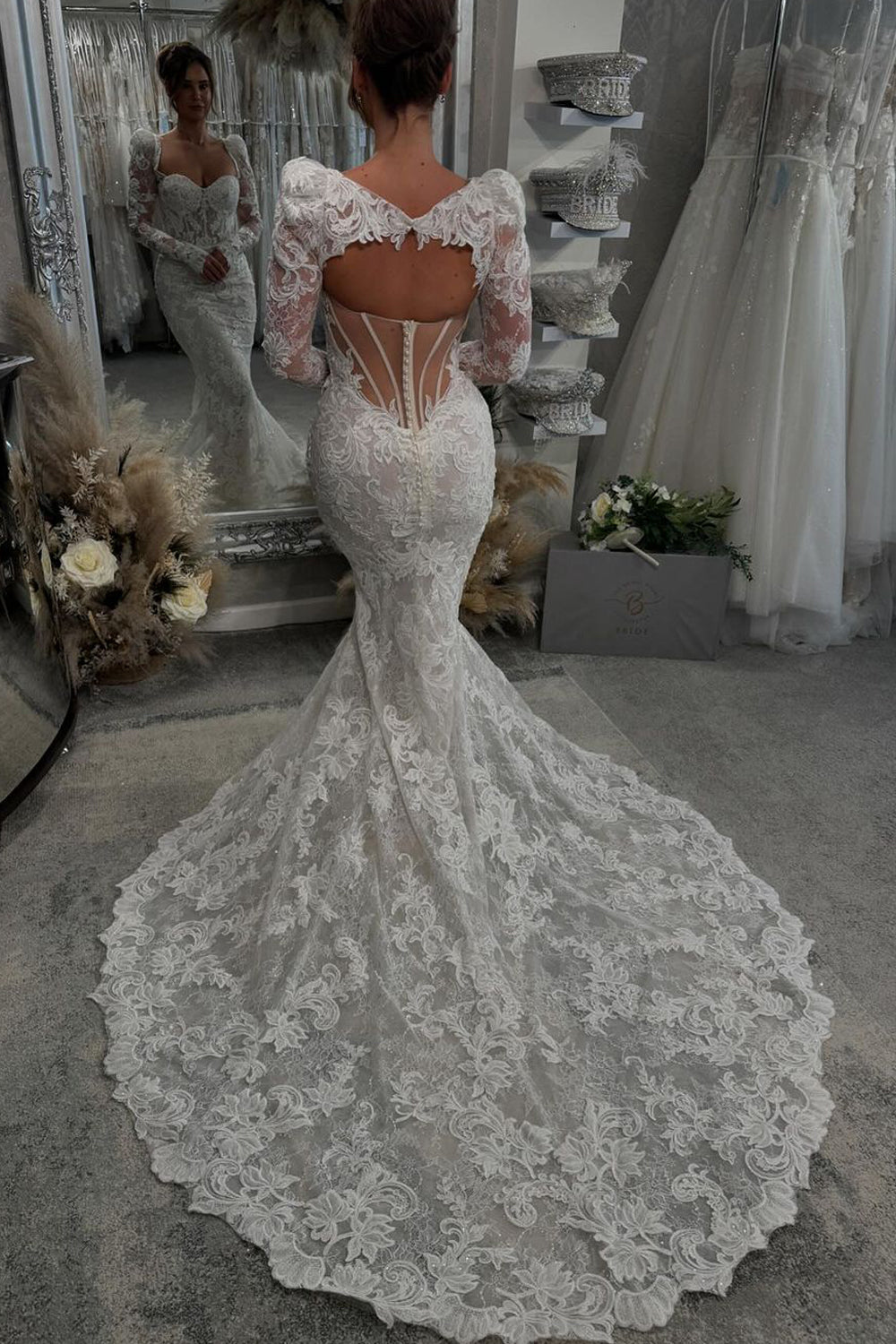 Graceful Mermaid Vintage Lace Long Wedding Dresses Gown with Ruffled Sleeves HS951