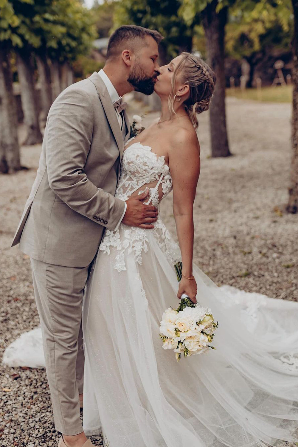 Modern Bohemian A Line Sweetheart Tulle Long Wedding Dresses Gown with Appliques HS999