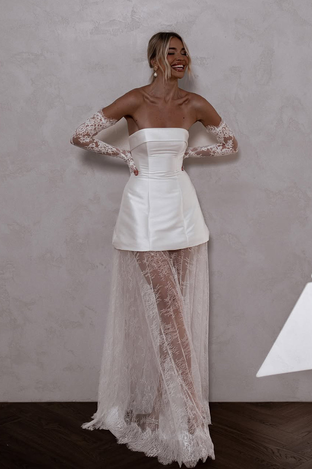 Modern Sheath Strapless Satin Short Wedding Dresses Gown with Lace HS876