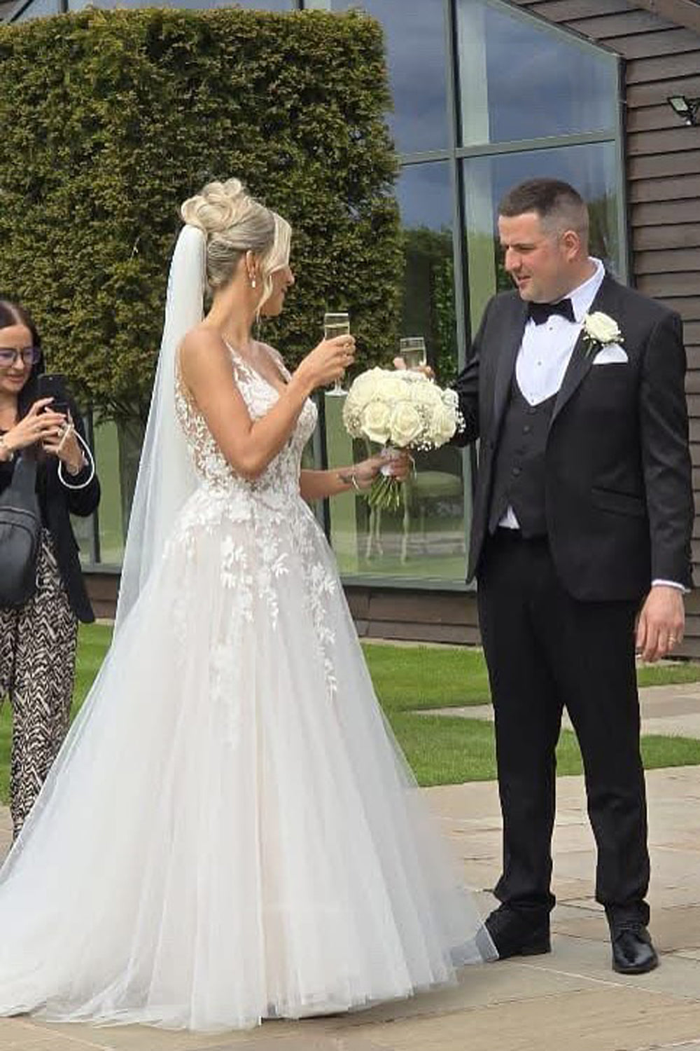 Pastoral Style A Line V Neck Tulle Wedding Dresses Gown with Appliques HS822