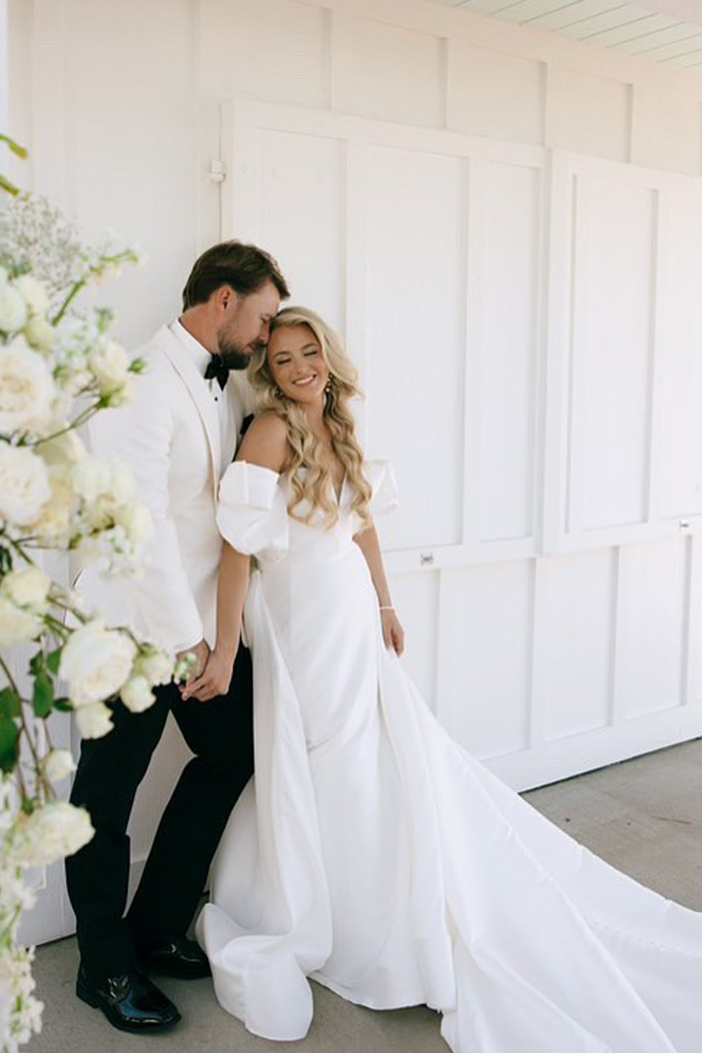 Dazzling Mermaid Off the Shoulder Wedding Dresses Gown with Ruffled Sleeves HS880
