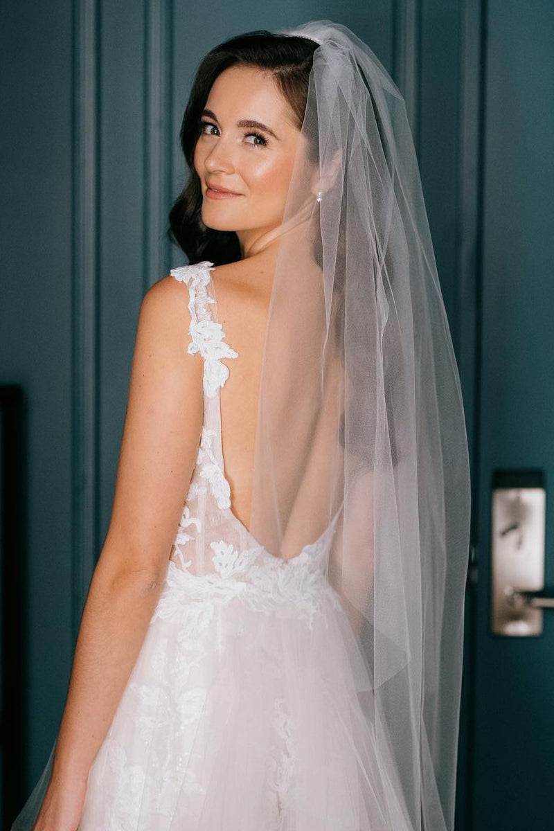 Beautiful A-Line Scoop Neck White Tulle Wedding Dresses Gown with Appliques HS738