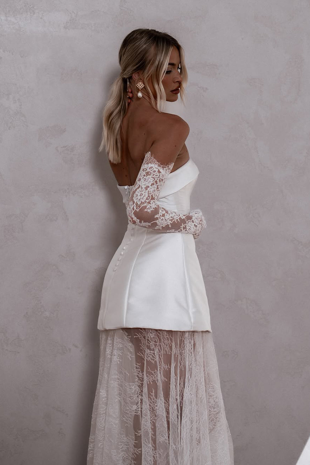 Modern Sheath Strapless Satin Short Wedding Dresses Gown with Lace HS876
