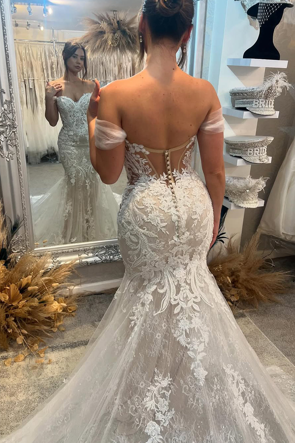 Pastoral Style Mermaid Off the Shoulder Lace Tulle Wedding Dresses Gown with Appliques HS891