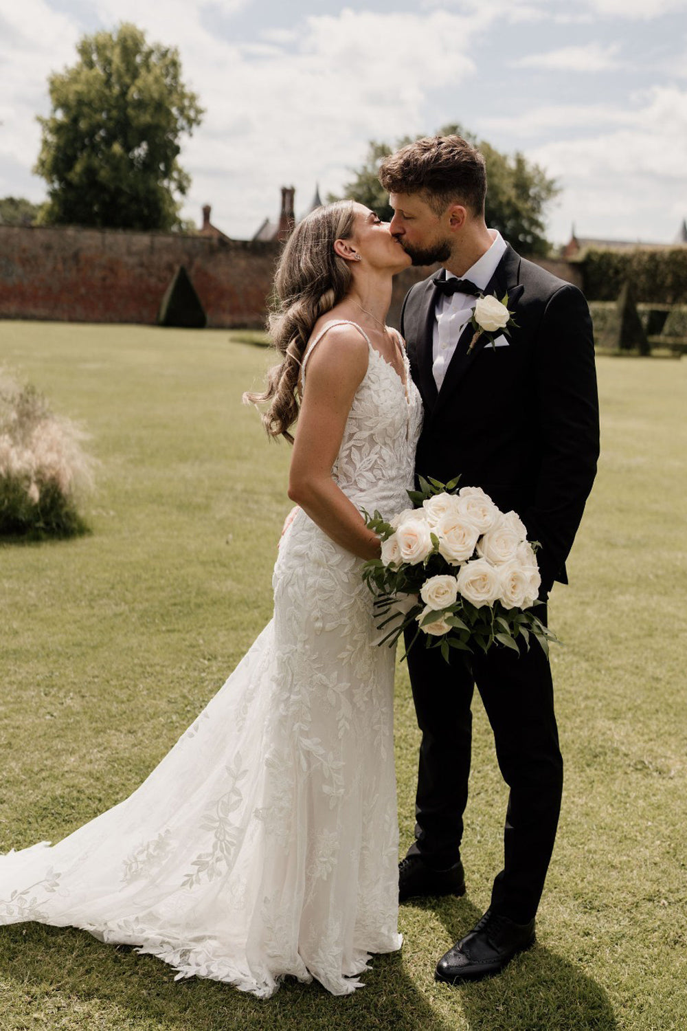 Graceful Mermaid V Neck Lace Beach Wedding Dresses Gown with Appliques HS893