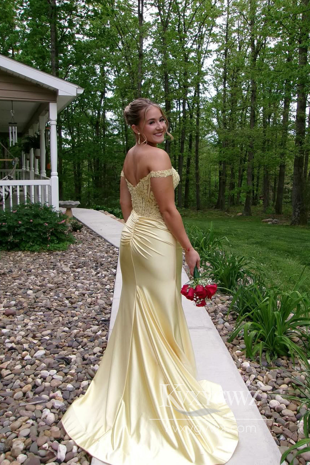 Stunning Mermaid Evening Gown Off the Shoulder Yellow Satin Prom Dress with Appliques LF929