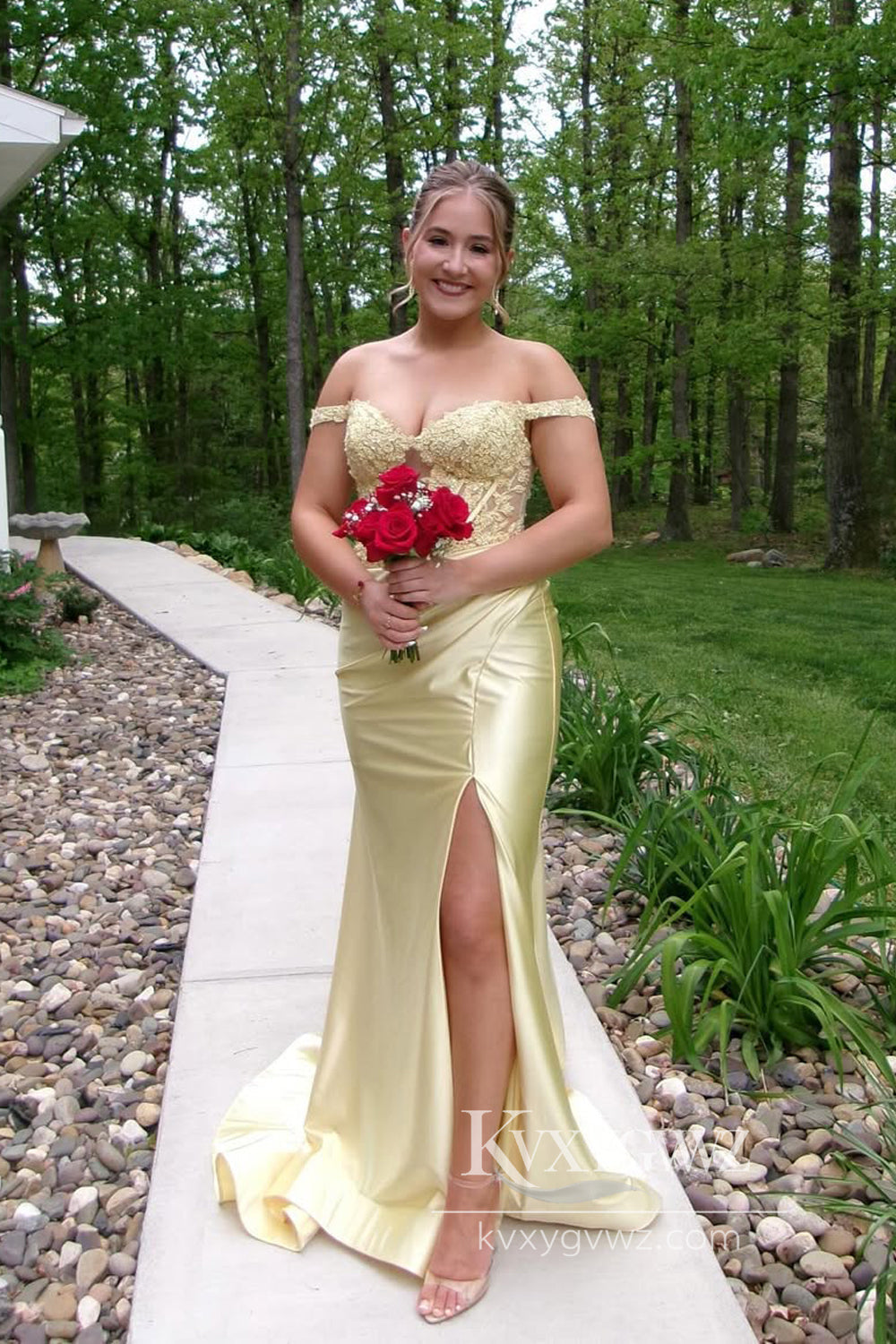 Stunning Mermaid Evening Gown Off the Shoulder Yellow Satin Prom Dress with Appliques LF929