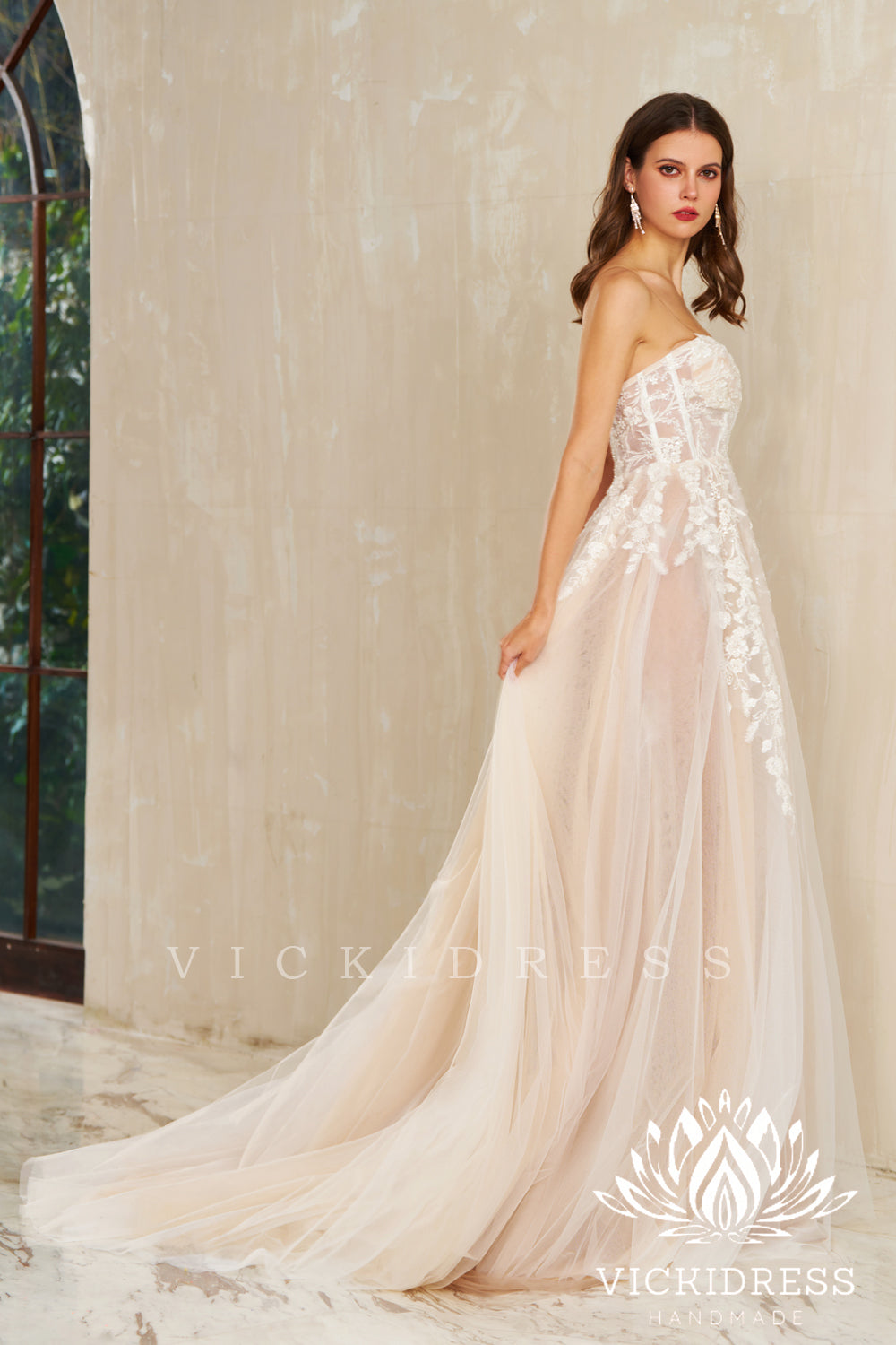 A-Line Strapless Tulle Lace Wedding Dresses Gown with Slit HS731
